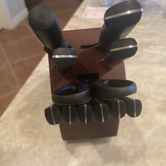 Henckels Dynamic edge knife set 12 pc with block NEW in BOX - Picture 8 of 11